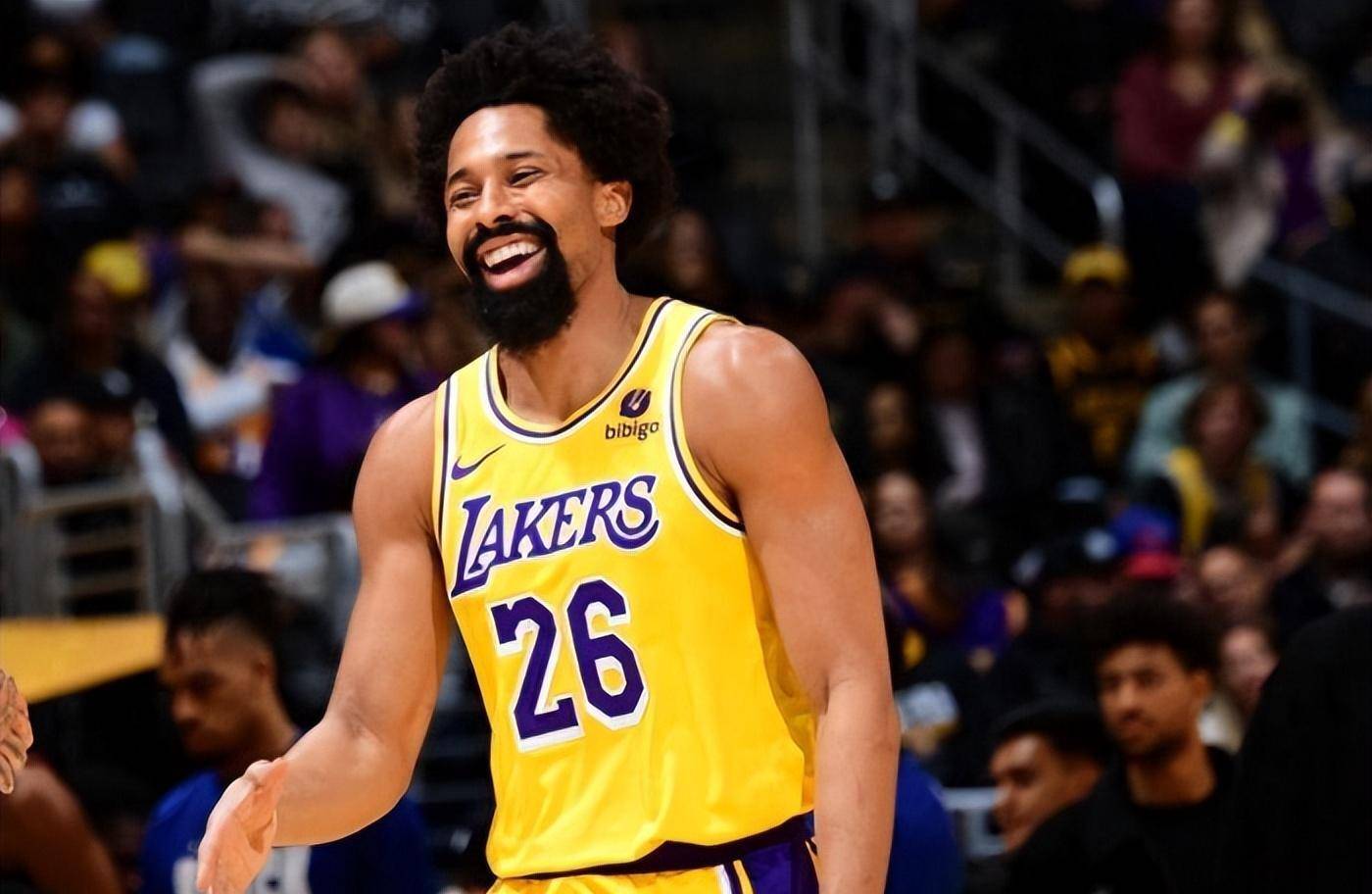 xingkong sports-浓眉哥官方宣布出色防守新规,雄鹿引发争议!全场沸腾不已-xingkong sports