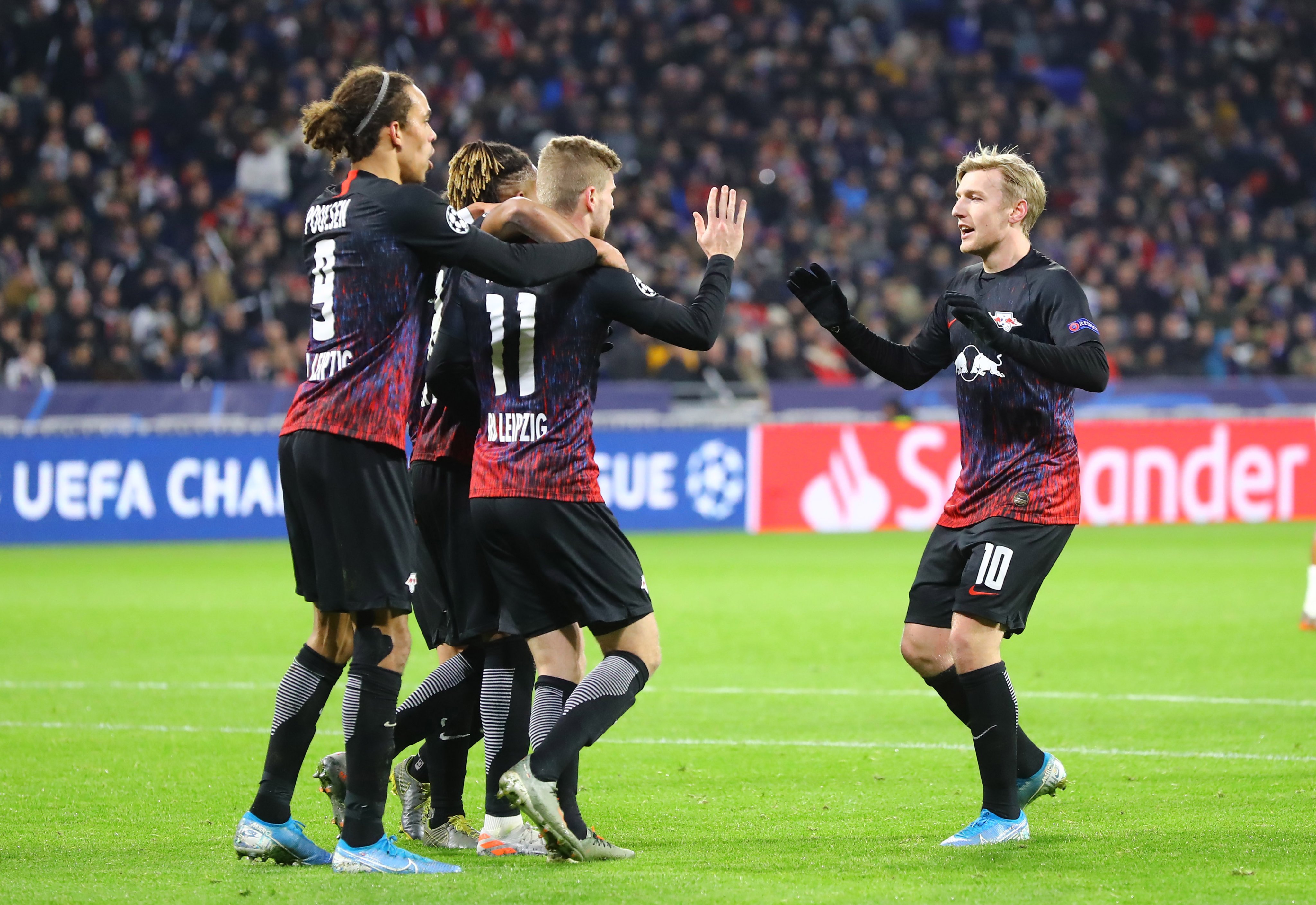 xingkong sports-阿贾克斯训练开放日;今晨调整名单引欢呼;葡超在即;团队化学反应显著-xingkong sports