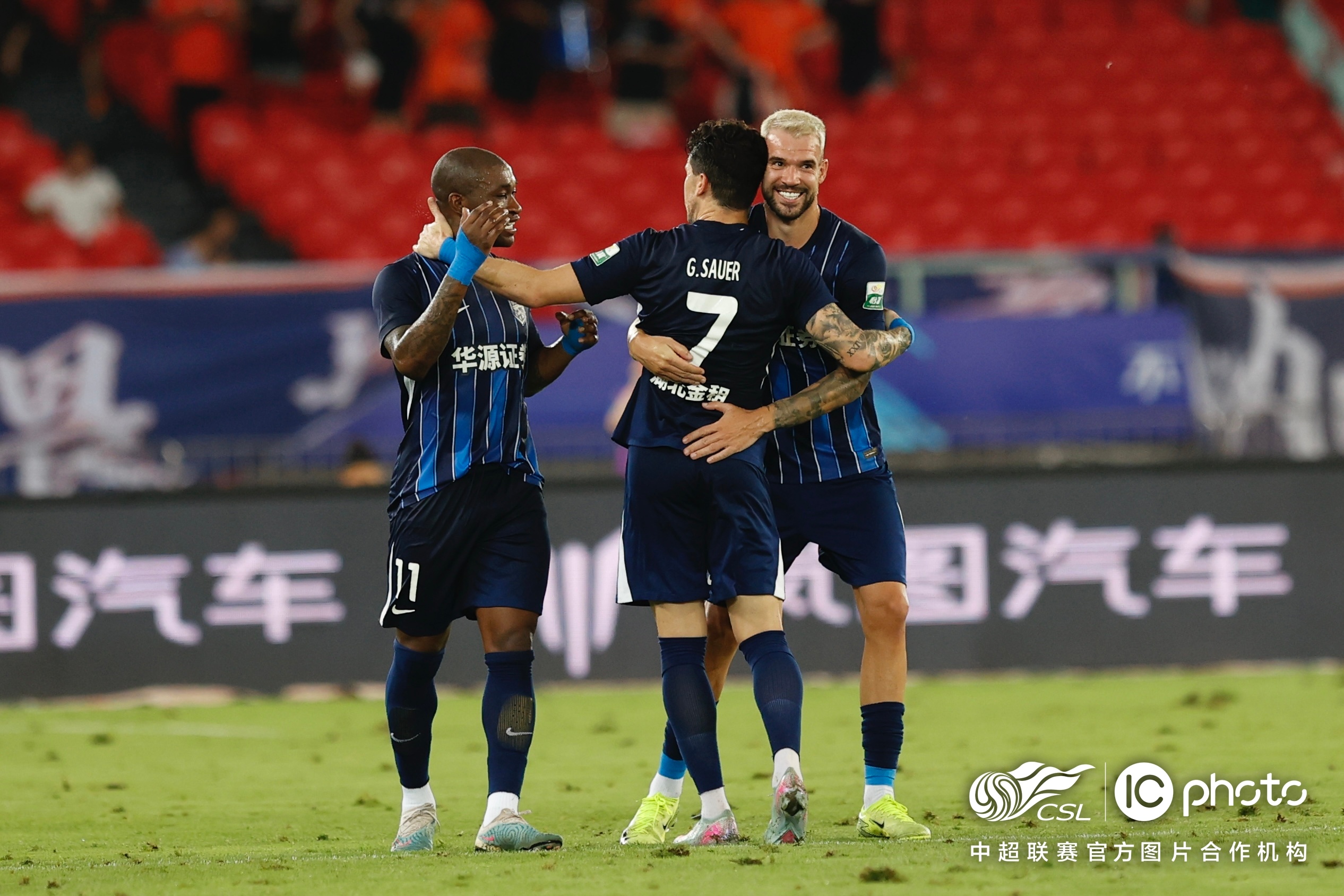 星空体育app-德甲赛程吃紧,武汉三镇清晨豪取连胜,目标明确,临场指挥获称赞-星空体育app