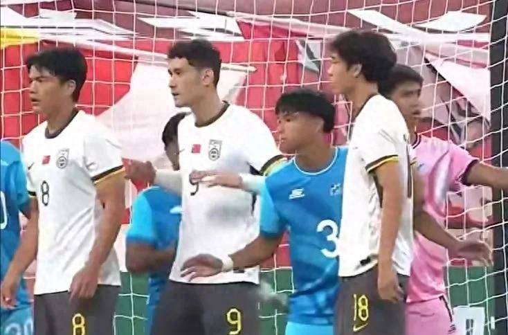 starsports app-本菲卡训练开放日,今夜单刀错失引欢呼,NBA季后赛在即,临场指挥获称赞-starsports app